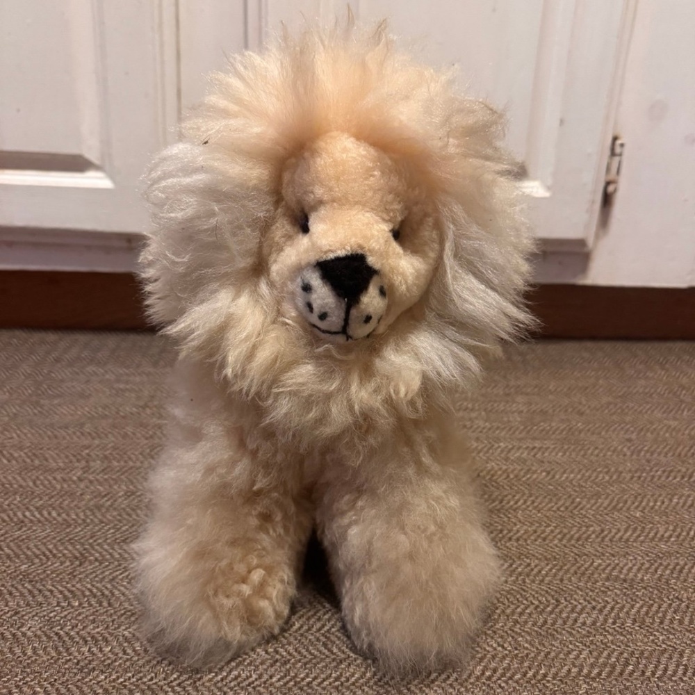 Real alpaca fur lion stuffed animal - Picture 2 of 2